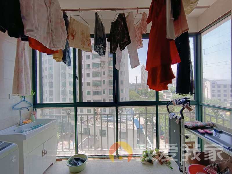 梦里水乡荷园 南北通透，采光好 装修好，环镜优美 视野好，诚心出售