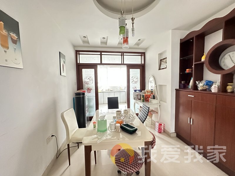 台湾花园 南北通透，采光好 装修好，环镜优美 中间楼层