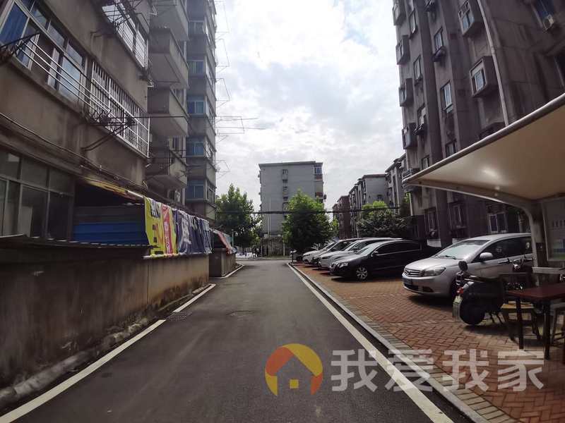 南昌我爱我家青山湖南钢生活区 南北通透，采光好 装修好，环镜优美 视野好，诚心出售