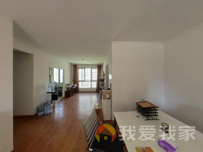 房位于小区中间，不临马路，近地铁，全天太阳，房东诚心出售