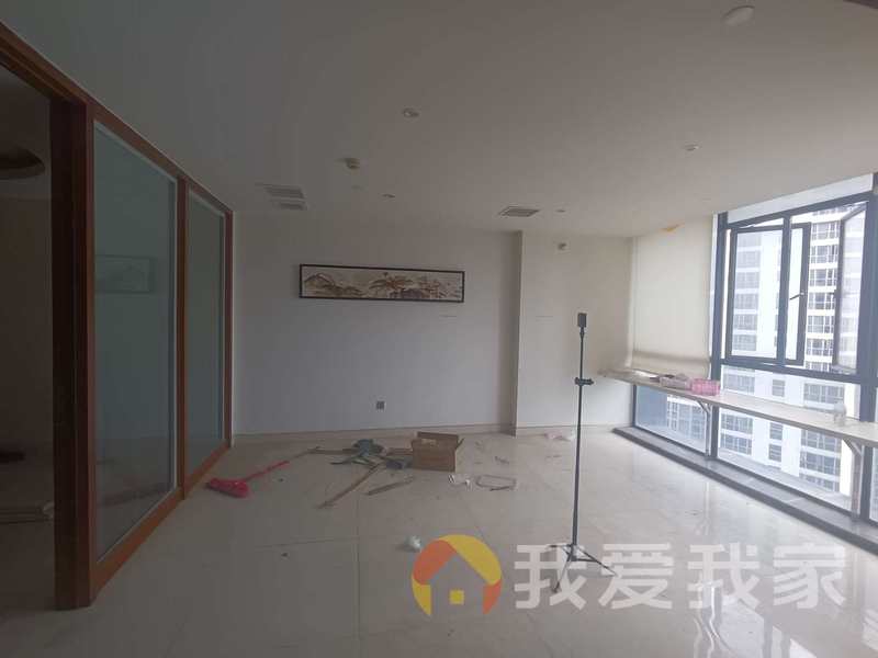 南昌我爱我家高能金域名都 南北通透，采光好 装修好，环镜优美 中间楼层