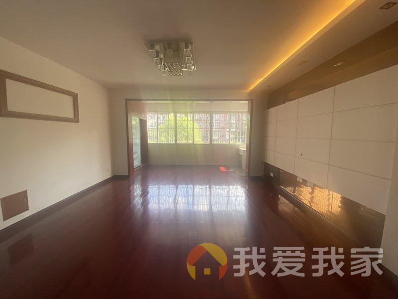 香澄苑 南北通透，采光好 装修好，环镜优美 视野好，诚心出售