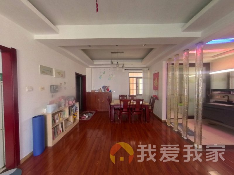 青山湖湖景，市政广场旁，新出中装两房，机会难得，不容错过。