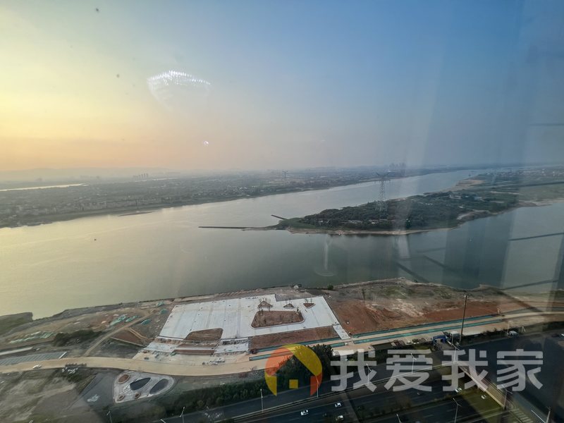 南昌我爱我家带车位 一线江景，楼王，大平层 ，豪装 拎包入住