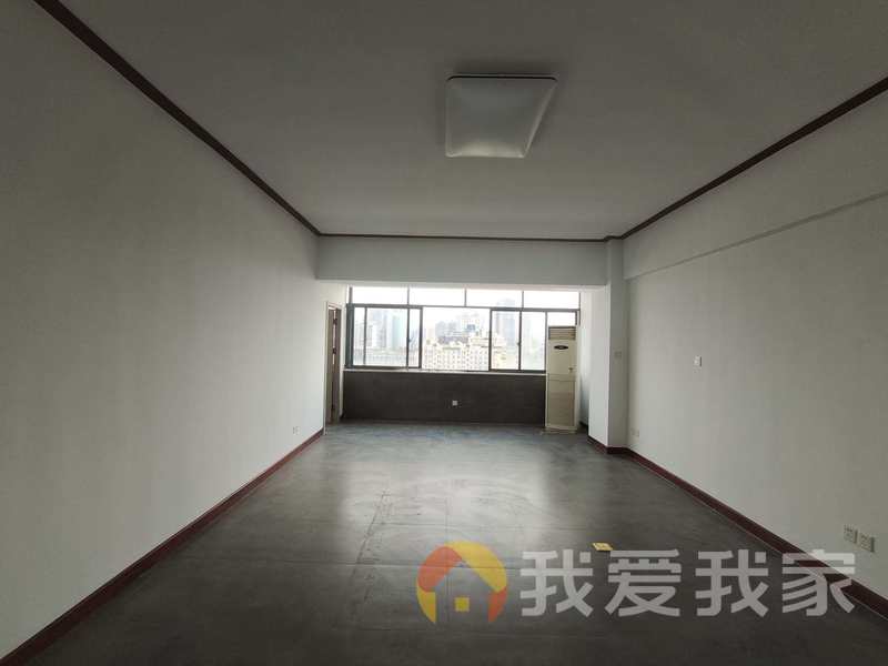 仿古街 装修好，环镜优美 视野好，诚心出售