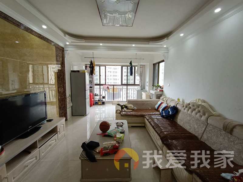 南昌我爱我家融创红谷世界城 南北通透，采光好 装修好，环镜优美 中间楼层