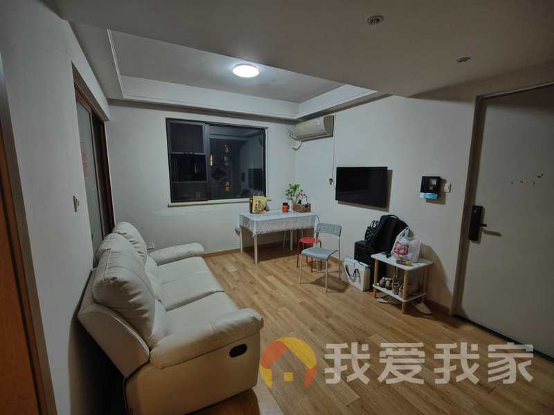 万科城一期 南北通透，采光好 装修好，环镜优美 近地铁 视野好，诚心出售