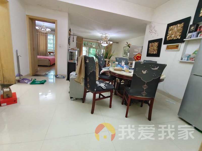 南昌我爱我家东方塞纳 南北通透，采光好 装修好，环镜优美 近地铁 视野好，诚心出售
