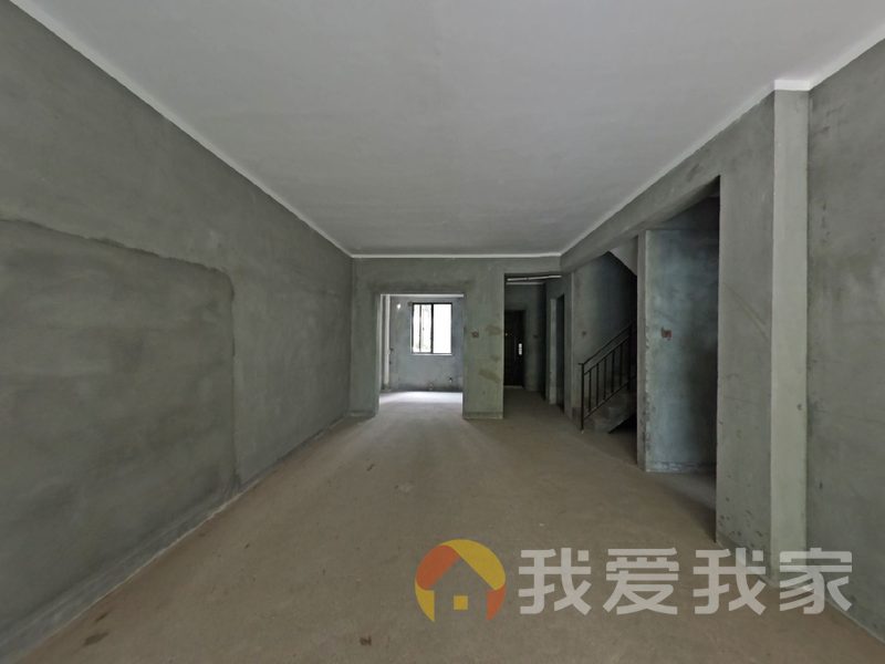 南昌我爱我家江景叠墅！少有的资源。地上两层，地下两层。