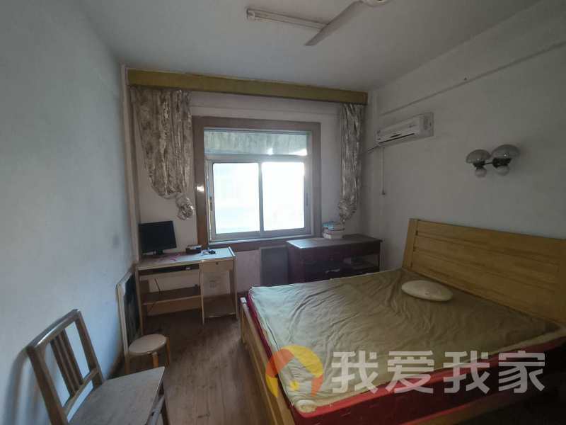 青山支路26号光明小区(发电厂宿舍) 南北通透，采光好 中间楼层