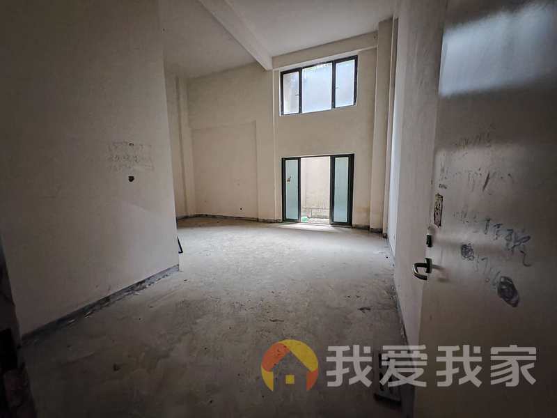 绿地玫瑰城 南北通透，采光好 周边匹套完善，，出行方便