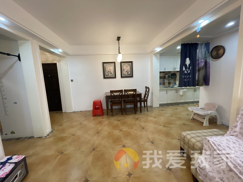 南昌我爱我家万达文化旅游城E区 南北通透，采光好 装修好，环镜优美 视野好，诚心出售