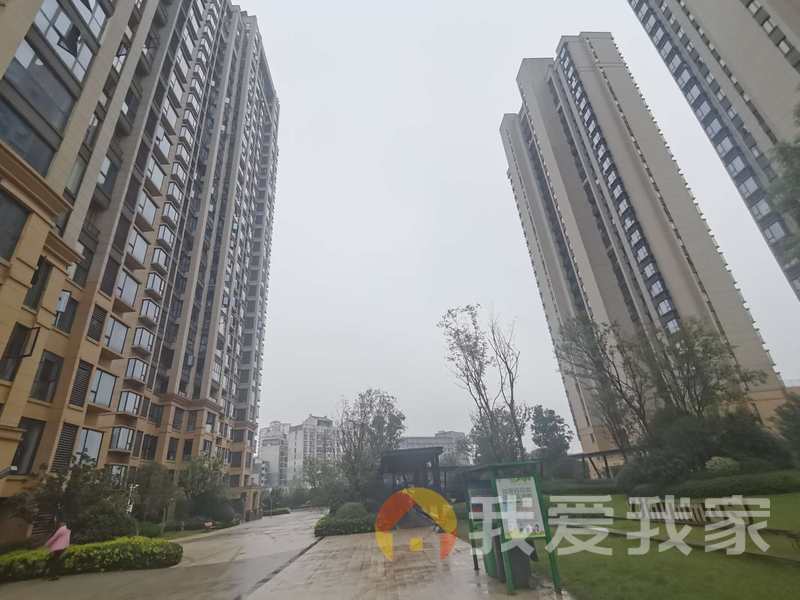 南昌我爱我家南北通透，太阳很好，装修一步到位，房东诚心