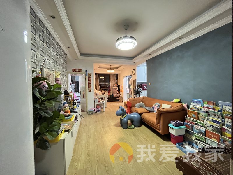南昌我爱我家联泰香域滨江 南北通透，采光好 装修好，环镜优美 近地铁 视野好，诚心出售