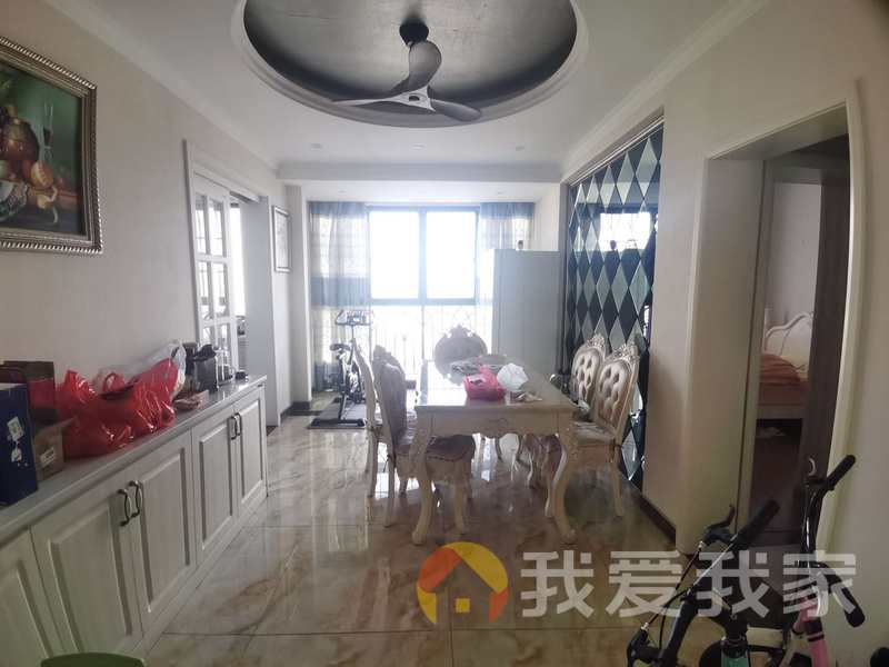 洪城东公馆 南北通透，采光好 装修好，环镜优美 视野好，诚心出售