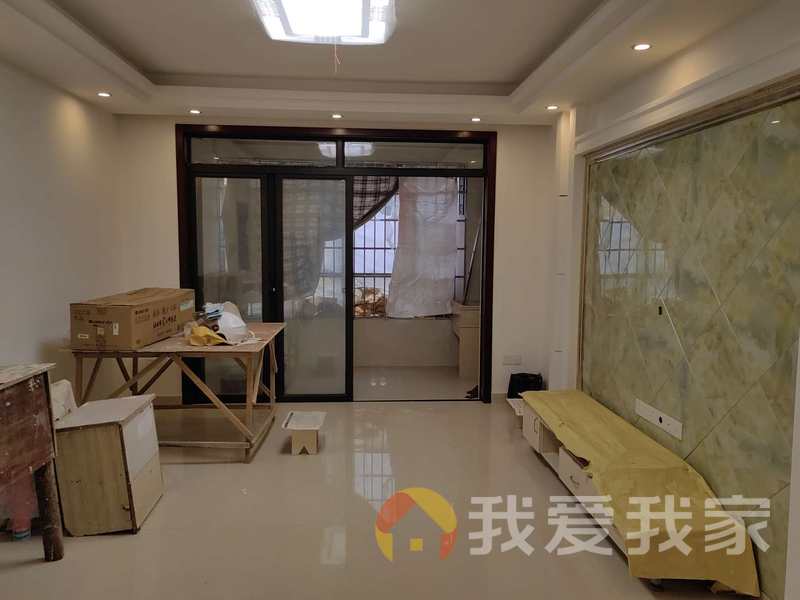 南昌我爱我家正荣大湖之都朗逸湾 南北通透，采光好 装修好，环镜优美 近地铁 视野好，诚心出售