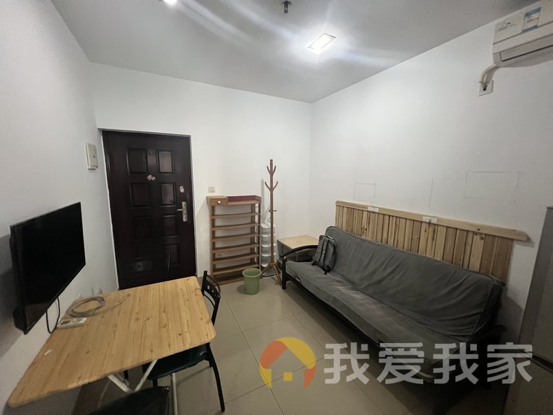 南昌我爱我家满五年唯一带落地阳台，户型方正 不临街环境安静，前后无遮拦，