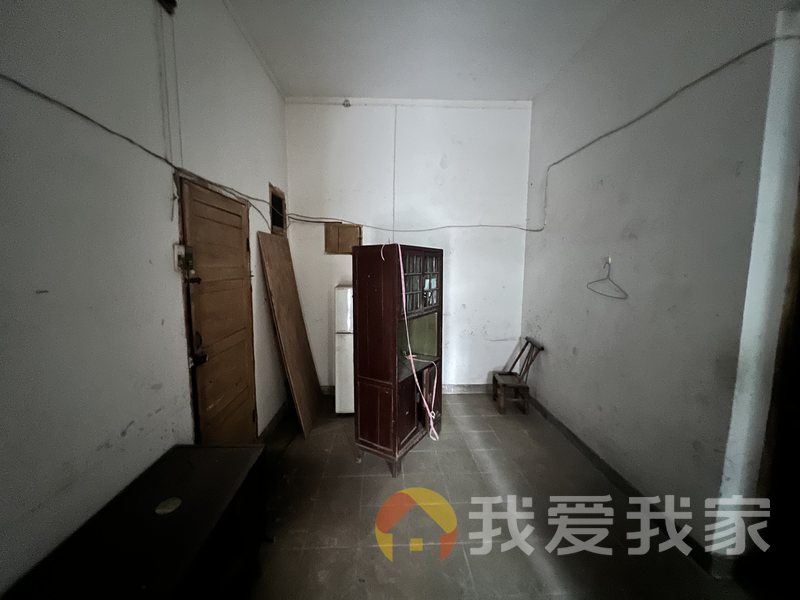 南昌我爱我家贤士二路14-3号百货公司宿舍 南北通透，采光好 周边匹套完善，，出行方便