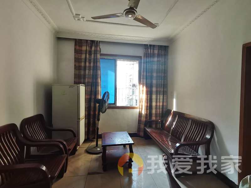 凉伞树五星小区 南北通透，采光好 装修好，环镜优美 中间楼层