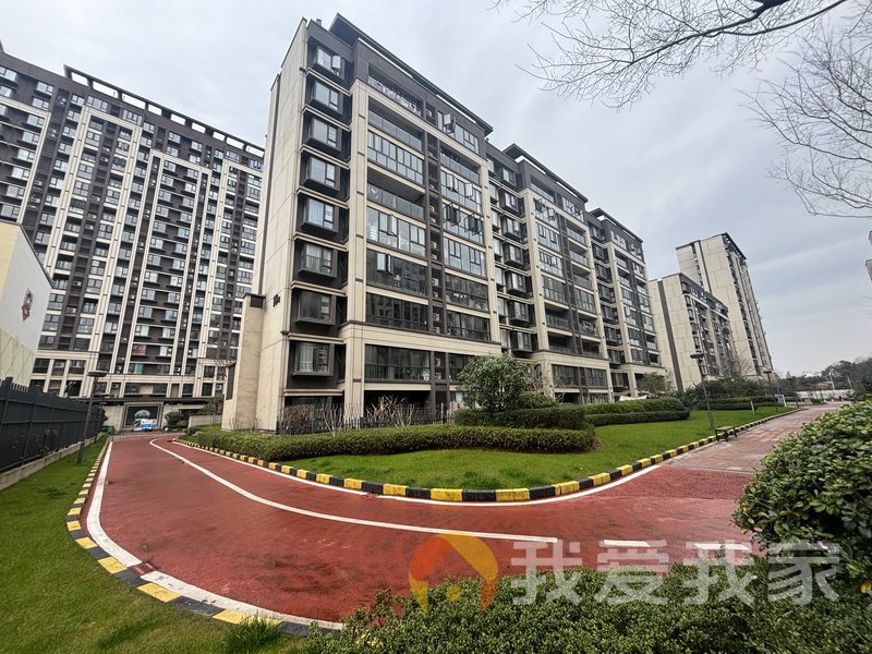 万科璞悦里（江中御墅）二期 南北通透，采光好 装修好，环镜优美 周边匹套完善，，出行方便