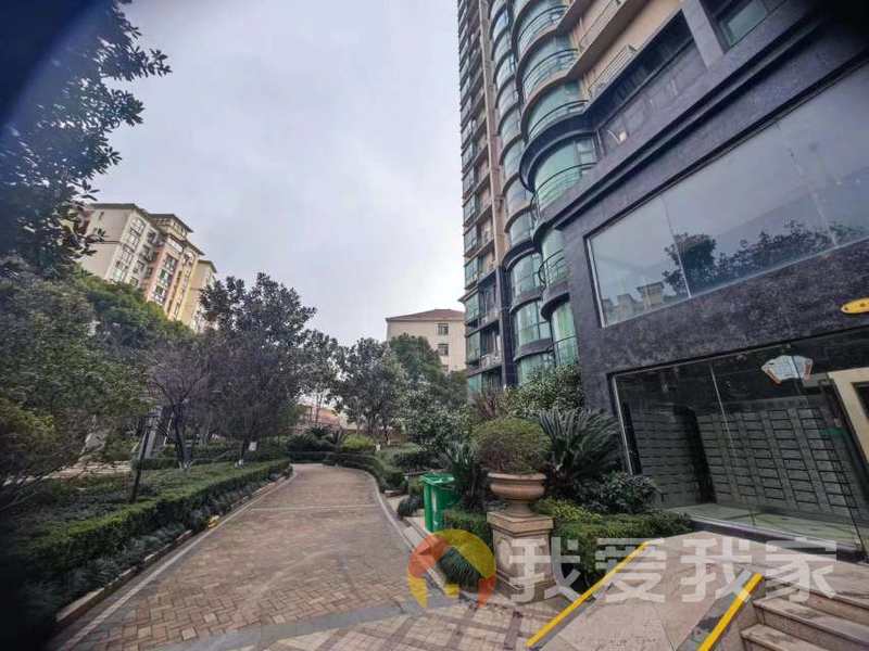恒茂湖滨 南北通透，采光好 装修好，环镜优美 中间楼层