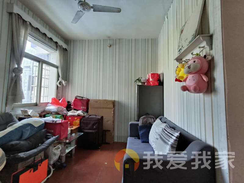 红谷滩春晖路 南北通透，采光好 装修好，环镜优美 近地铁 视野好，诚心出售