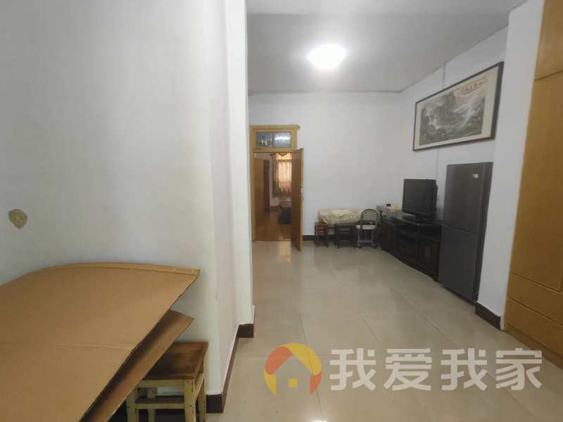 站南街39号外贸宿舍 南北通透，采光好 装修好，环镜优美 近地铁 视野好，诚心出售