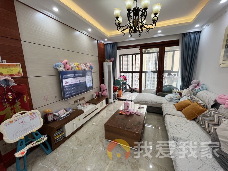 新力愉景湾 南北通透，采光好 装修好，环镜优美 中间楼层