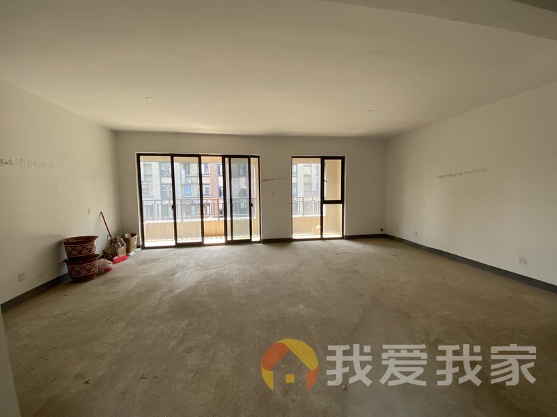 绿地国际博览城二期天玺 南北通透，采光好 近地铁 视野好，诚心出售