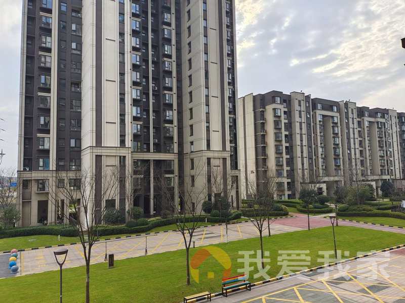 万科璞悦里（江中御墅）二期 南北通透，采光好 装修好，环镜优美 周边匹套完善，，出行方便