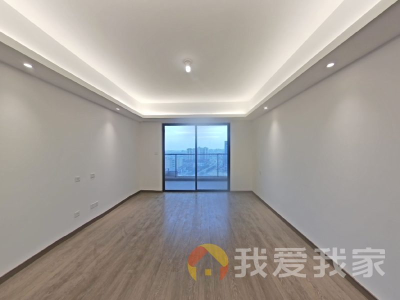 龙湖春江郦城 南北通透，采光好 装修好，环镜优美 视野好，诚心出售