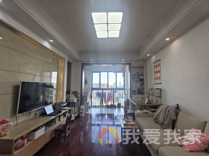 业主诚心出售，楼层采光很好，户型方正，南北通透