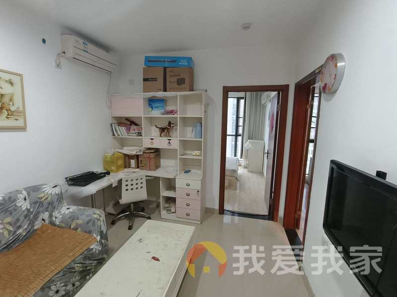南昌我爱我家高能金域名都 南北通透，采光好 装修好，环镜优美 中间楼层