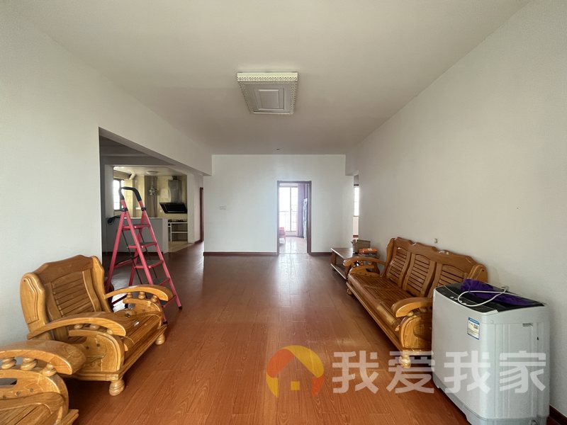 南昌我爱我家地中海阳光 南北通透，采光好 装修好，环镜优美 近地铁 视野好，诚心出售