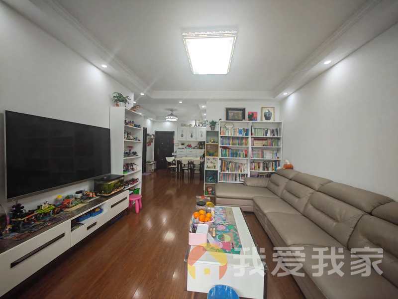 南昌我爱我家联泰香域滨江 南北通透，采光好 装修好，环镜优美 近地铁 视野好，诚心出售