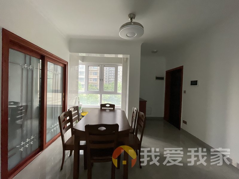 南昌我爱我家绿地国际博览城二期博隆 南北通透，采光好 装修好，环镜优美 近地铁 周边匹套完善，，出行方便
