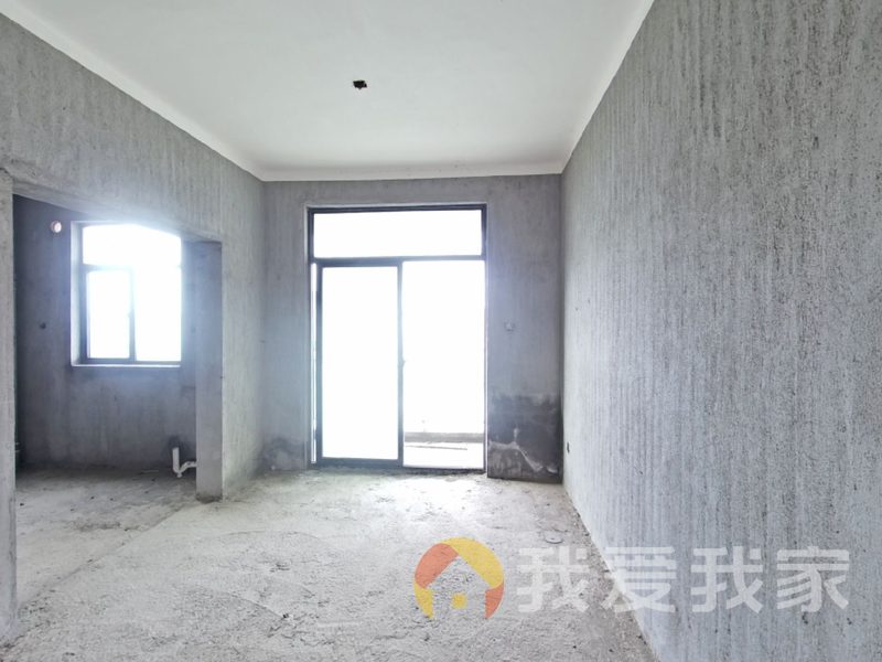 象湖桃源一期 南北通透，采光好 中间楼层