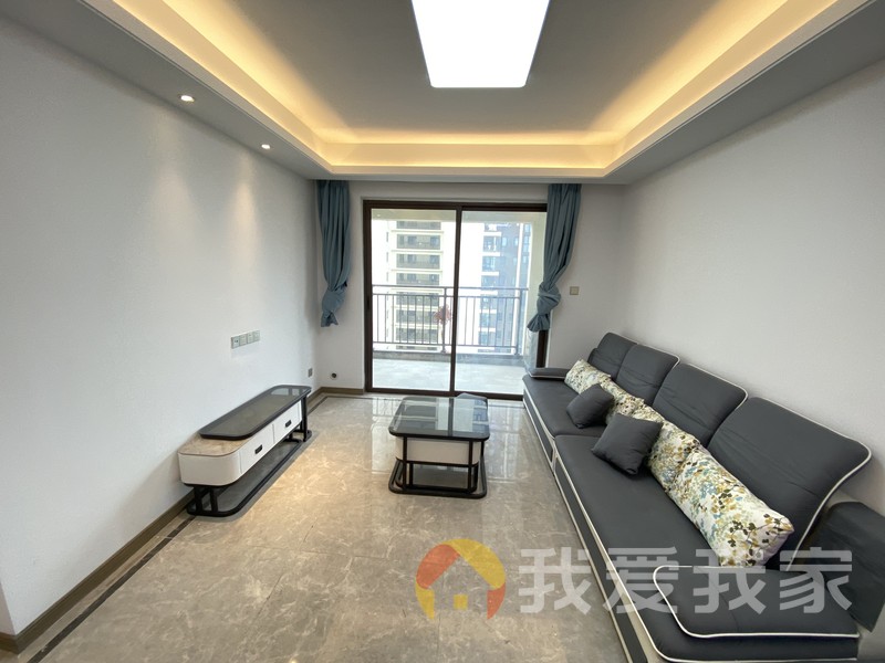 正荣悦澜湾 南北通透，采光好 装修好，环镜优美 中间楼层