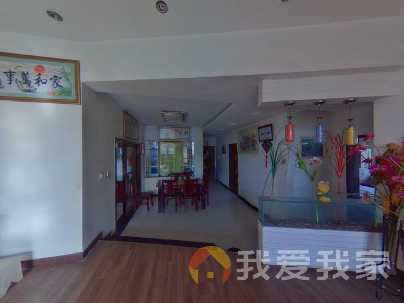 湖畔嘉园 南北通透，采光好 装修好，环镜优美 中间楼层