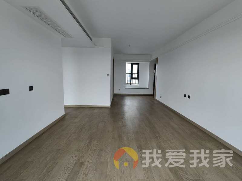 南昌我爱我家华侨城万科五期云域 南北通透，采光好 装修好，环镜优美 视野好，诚心出售