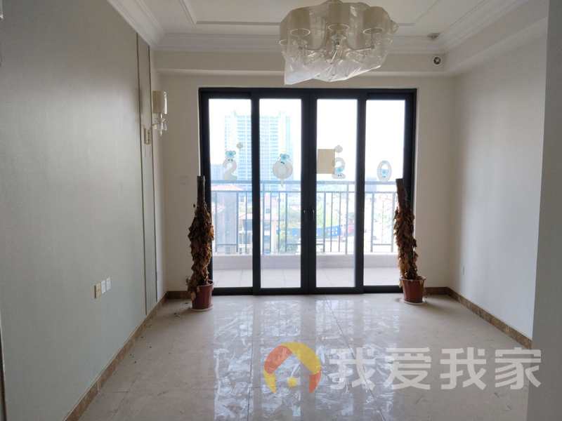 南昌我爱我家恒大翡翠华庭 南北通透，采光好 装修好，环镜优美 中间楼层