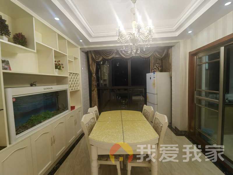 联发君悦朝阳 南北通透，采光好 装修好，环镜优美 中间楼层