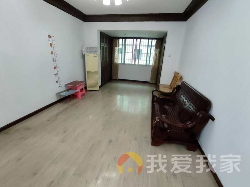 东湖区育新路 南北通透，采光好 近地铁 视野好，诚心出售