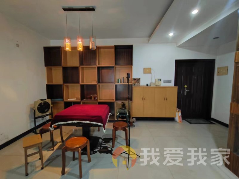 红原星城精装3房带一个书房，房东出租2400价格可以商量
