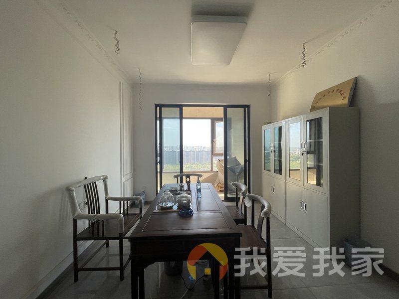 南昌我爱我家卧珑  精装修拎包入住，楼下就是学校，出门地铁