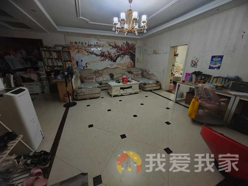 南昌我爱我家苏圃路 南北通透，采光好 装修好，环镜优美 中间楼层