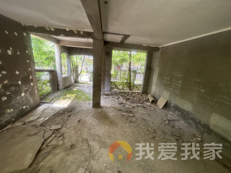 南昌我爱我家绿地兰宫别墅 南北通透，采光好 视野好，诚心出售