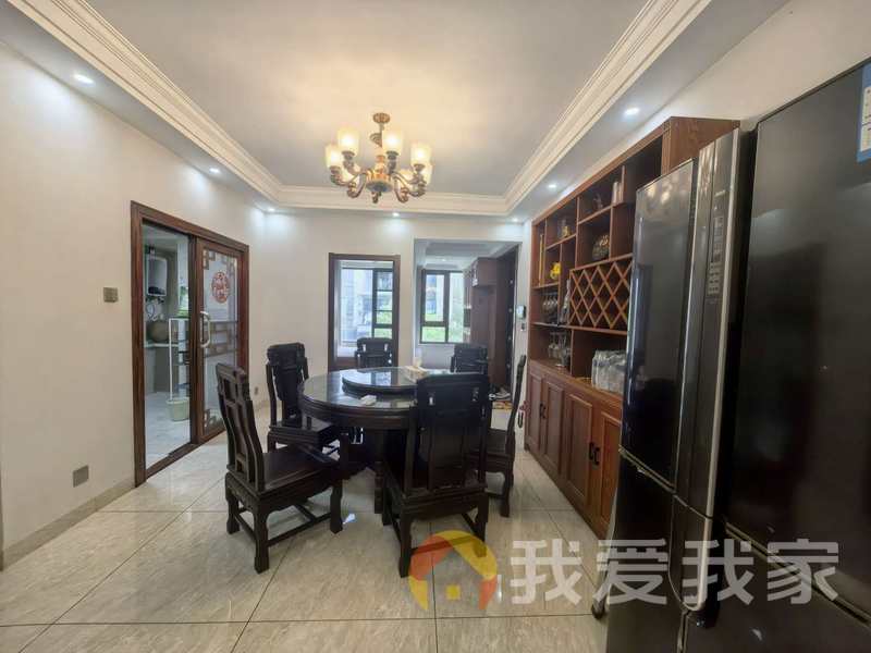 南昌我爱我家绿地新都会 南北通透，采光好 装修好，环镜优美 近地铁 视野好，诚心出售