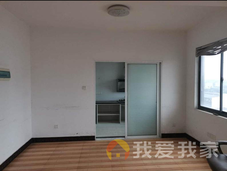 百城晶典 南北通透，采光好 装修好，环镜优美 中间楼层
