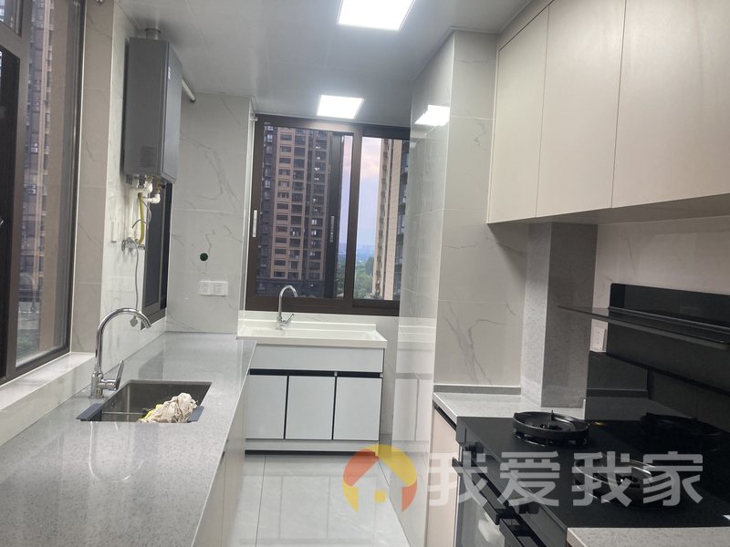 南昌我爱我家九龙湖花园一区 南北通透，采光好 装修好，环镜优美 近地铁 视野好，诚心出售